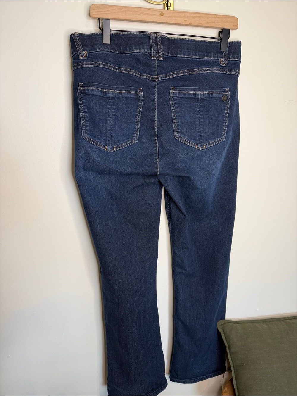 Democracy Women's Medium Wash Bootcut Stretch Jeans - Picture 4 of 8